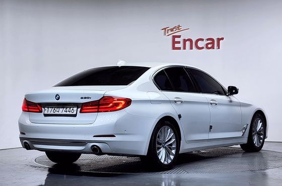 BMW 5-Series 530i Luxury Plus — пробег 65 112 км — фото 2 из 5
