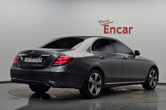 Mercedes-Benz E-Class E220d Avantgarde — пробег 75 159 км — фото 2 из 5
