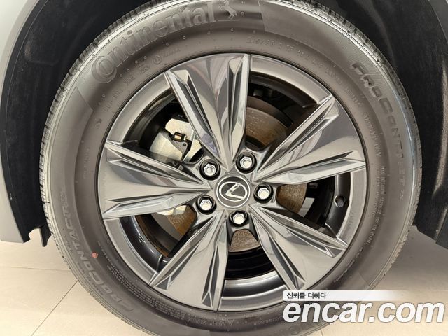 Lexus UX 2.0 2WD — пробег 8 360 км — фото 5 из 5
