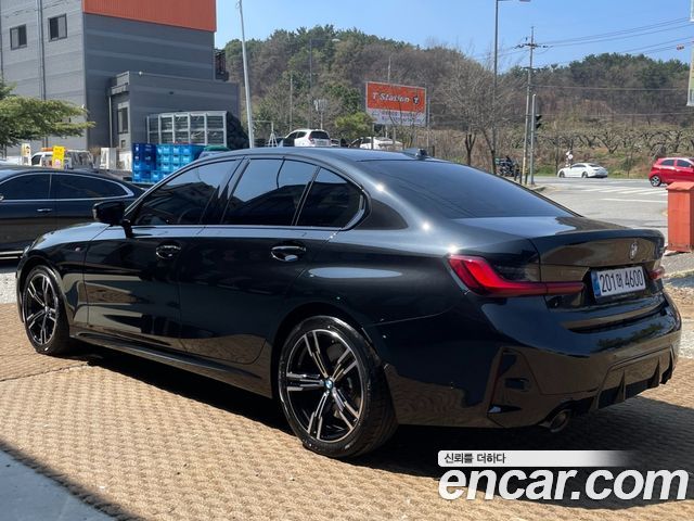 BMW 3-Series 320i M Sport — пробег 5 300 км — фото 4 из 5