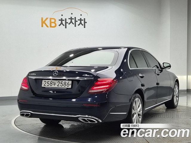 Mercedes-Benz E-Class E220d 4MATIC Exclusive — пробег 69 340 км — фото 3 из 5