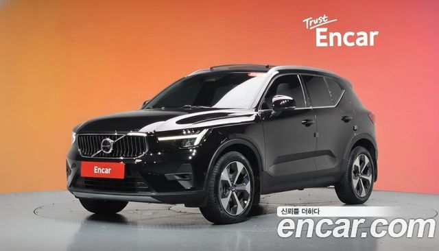 Volvo XC40 B4 Ultimate Bright — пробег 45 319 км — фото 1 из 5