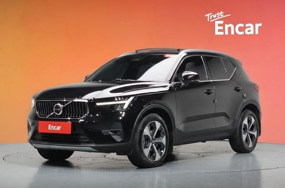 Volvo XC40 B4 Ultimate Bright — пробег 45 319 км — фото 1 из 5