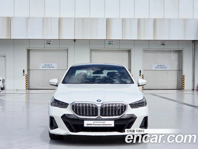 BMW i5 xDrive 40 M Sport — пробег 4 250 км — фото 3 из 5