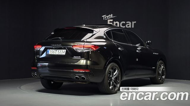 Maserati Levante из Кореи Encar