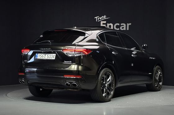 Maserati Levante 3.0 Diesel AWD GranLusso — пробег 105 220 км — фото 2 из 5