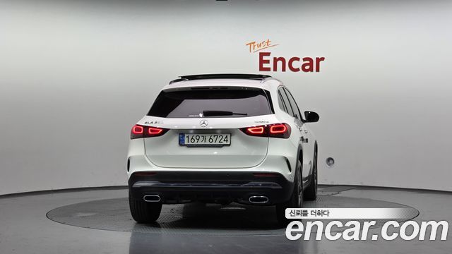Mercedes-Benz GLA-Class GLA250 4MATIC — пробег 33 480 км — фото 4 из 5