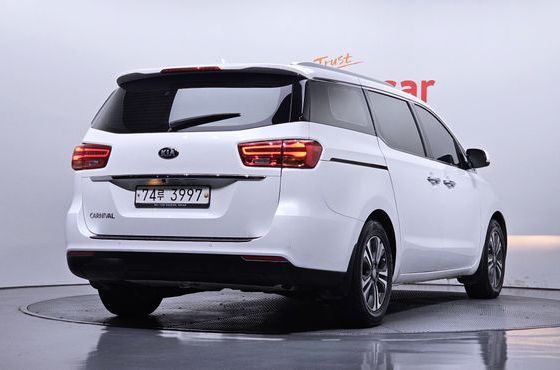 Kia Carnival 11-Seater Prestige — пробег 144 263 км — фото 2 из 5