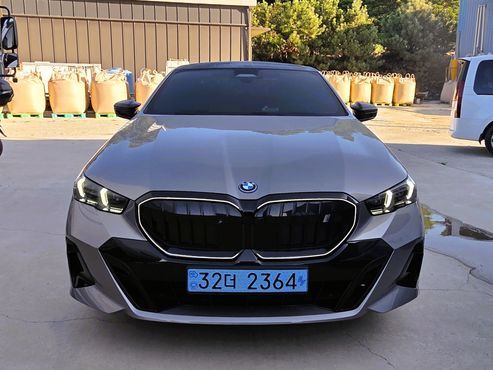 BMW i5 eDrive 40 M Sport Pro — пробег 9 000 км — фото 1 из 5