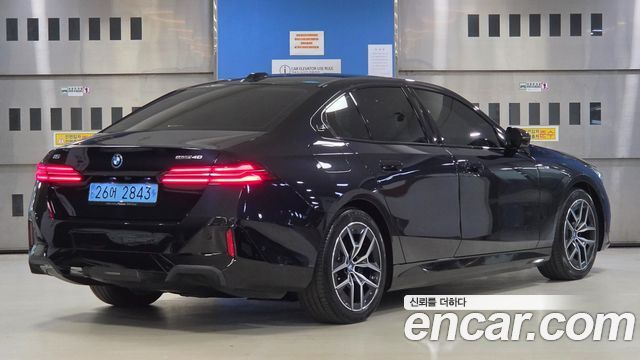 BMW i5 eDrive 40 M Sport — пробег 48 892 км — фото 2 из 5