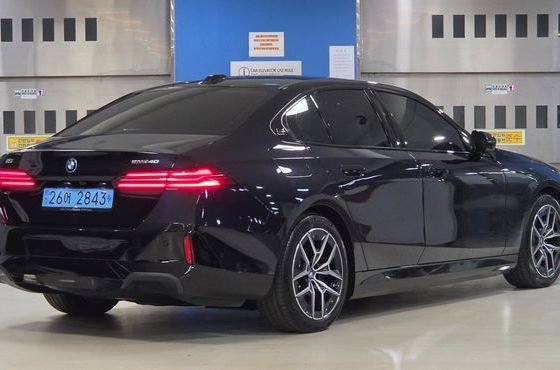 BMW i5 eDrive 40 M Sport — пробег 48 892 км — фото 2 из 5