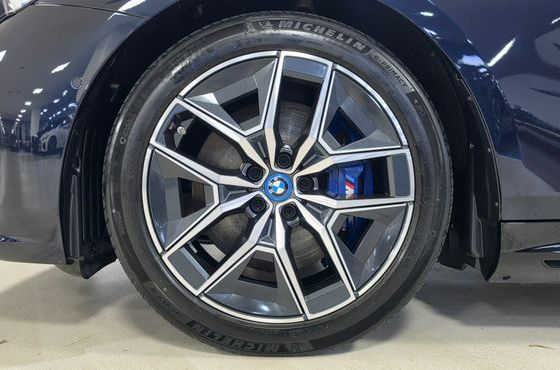 BMW i5 eDrive 40 M Sport — пробег 48 892 км — фото 5 из 5