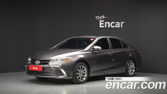 Toyota Camry 2.5 XLE — пробег 58 121 км — фото 1 из 5