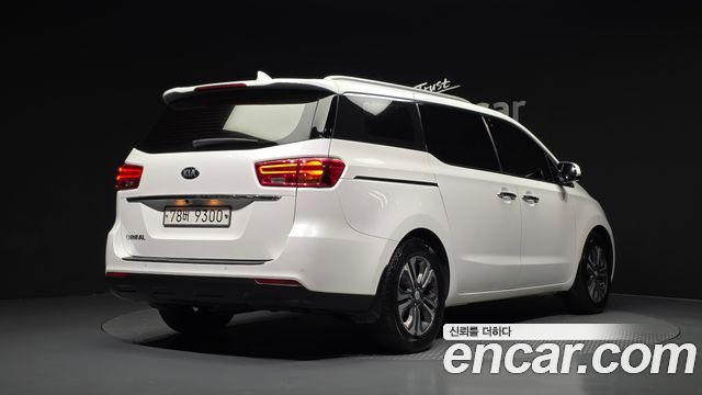 Kia Carnival 11-Seater Prestige — пробег 129 061 км — фото 2 из 5