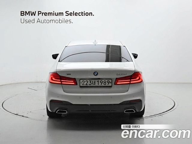 BMW 5-Series 520d xDrive M Sport Package Plus — пробег 121 684 км — фото 4 из 5