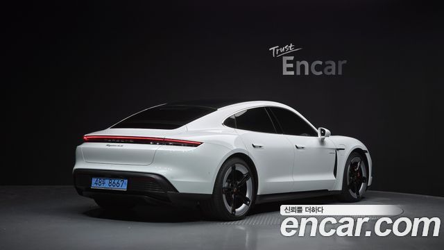 Porsche Taycan 4S — пробег 9 949 км — фото 2 из 5