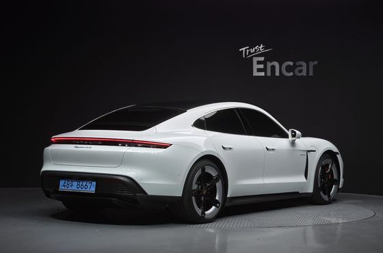 Porsche Taycan 4S — пробег 9 949 км — фото 2 из 5