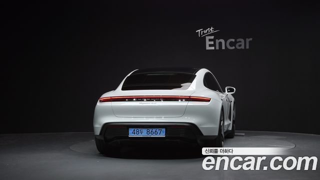 Porsche Taycan 4S — пробег 9 949 км — фото 4 из 5