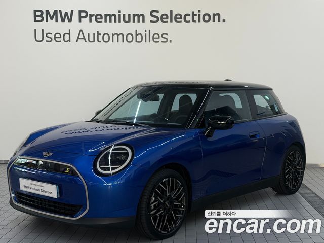 Mini Cooper SE Favoured — пробег 4 151 км — фото 1 из 5
