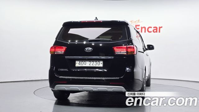 Kia Carnival из Кореи Encar