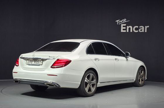 Mercedes-Benz E-Class E300 4MATIC Avnatgarde — пробег 101 677 км — фото 2 из 5
