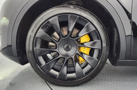 Tesla Model Y RWD — пробег 63 692 км — фото 5 из 5