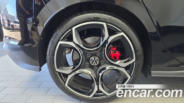 Volkswagen Golf 2.0 GTI — пробег 2 270 км — фото 5 из 5