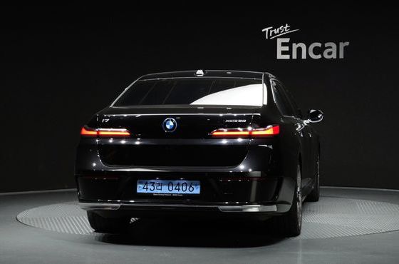 BMW i7 xDrive 60 Design Pure Excellence — пробег 49 517 км — фото 4 из 5