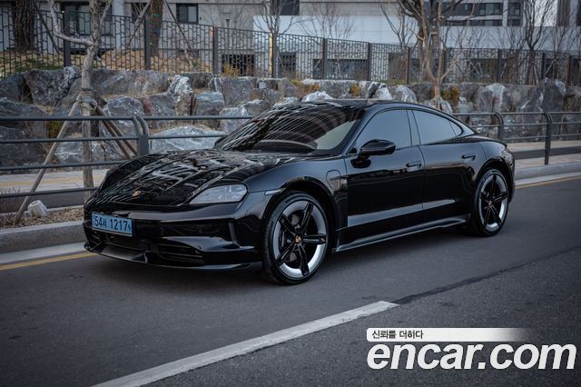 Porsche Taycan Base 4 — пробег 5 423 км — фото 1 из 5