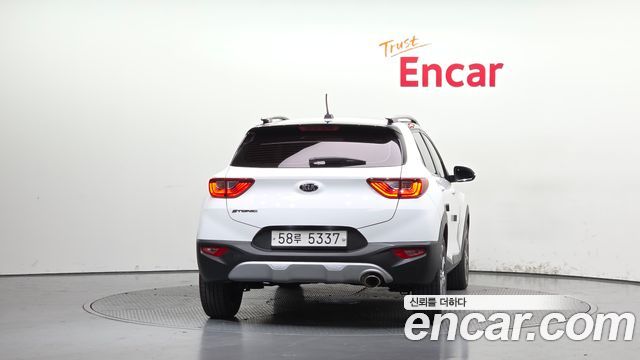 Kia Stonic из Кореи Encar