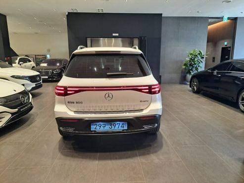 Mercedes-Benz EQB EQB300 4MATIC Progressive — пробег 1 720 км — фото 4 из 5