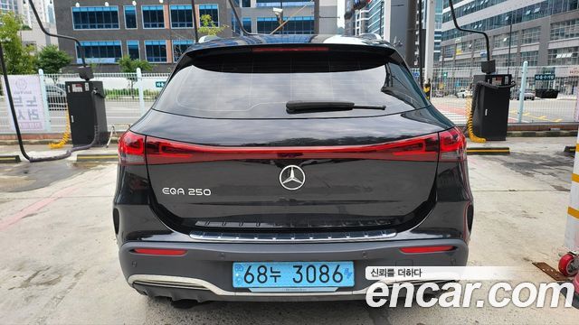 Mercedes-Benz EQA EQA250 AMG Line — пробег 14 700 км — фото 4 из 5