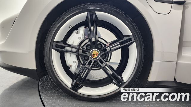 Porsche Taycan из Кореи Encar