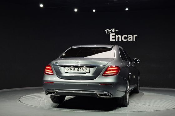 Mercedes-Benz E-Class E300 Avantgarde — пробег 78 833 км — фото 4 из 5