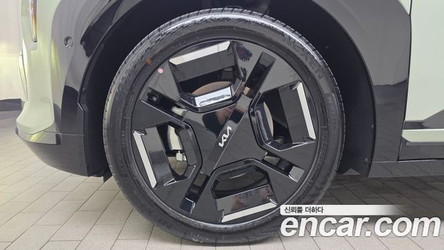 Kia EV3 Long Range 2WD GT Line — пробег 13 935 км — фото 5 из 5