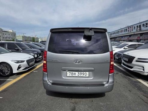 Hyundai Starex 12-Seater Wagon CVX Luxury — пробег 131 417 км — фото 2 из 5