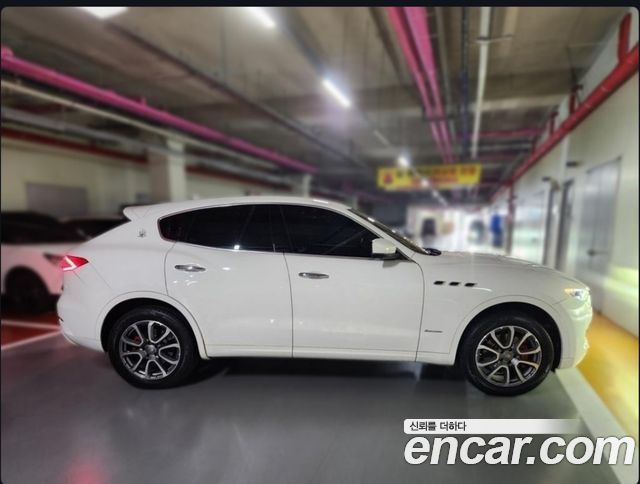 Maserati Levante из Кореи Encar
