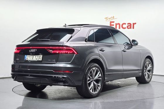 Audi Q8 55 TFSI Quattro Premium — пробег 59 783 км — фото 2 из 5