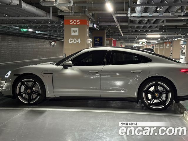 Porsche Taycan Base — пробег 28 500 км — фото 2 из 5