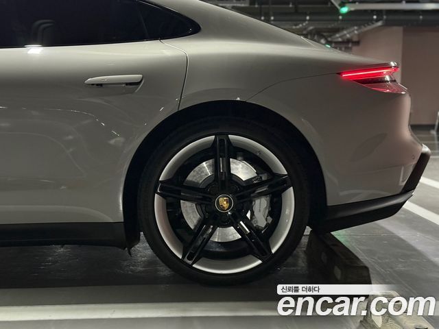 Porsche Taycan Base — пробег 28 500 км — фото 3 из 5