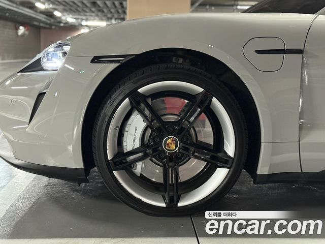 Porsche Taycan Base — пробег 28 500 км — фото 4 из 5