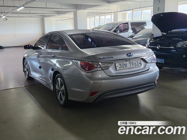 Hyundai Sonata 2.0 Royal — пробег 131 000 км — фото 4 из 5