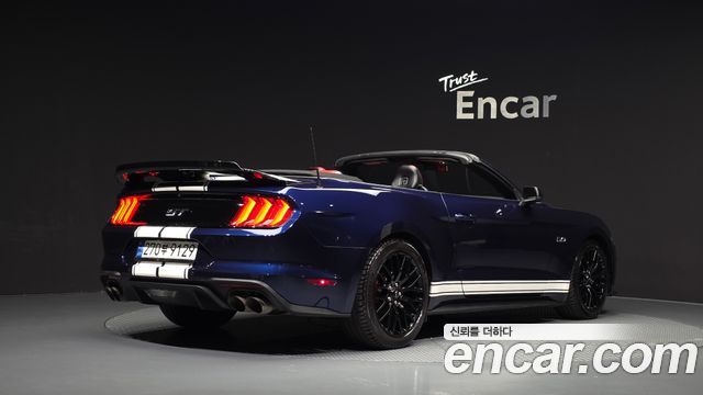 Ford Mustang GT Convertible — пробег 98 943 км — фото 2 из 5