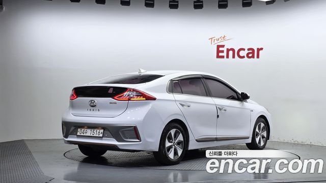 Hyundai Ioniq Q — пробег 118 615 км — фото 2 из 5