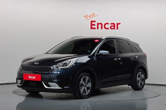 Kia Niro Noblesse — пробег 98 310 км — фото 1 из 5