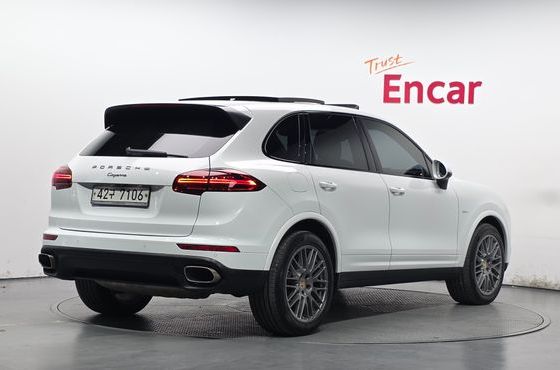 Porsche Cayenne 3.0 Diesel Platium Edition 958 — пробег 103 371 км — фото 2 из 5