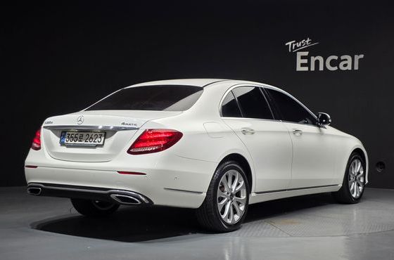 Mercedes-Benz E-Class E220d 4MATIC Exclusive — пробег 59 810 км — фото 2 из 5