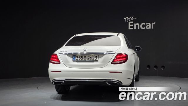 Mercedes-Benz E-Class E220d 4MATIC Exclusive — пробег 59 810 км — фото 4 из 5