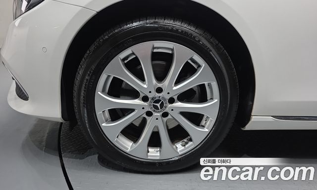 Mercedes-Benz E-Class E220d 4MATIC Exclusive — пробег 59 810 км — фото 5 из 5