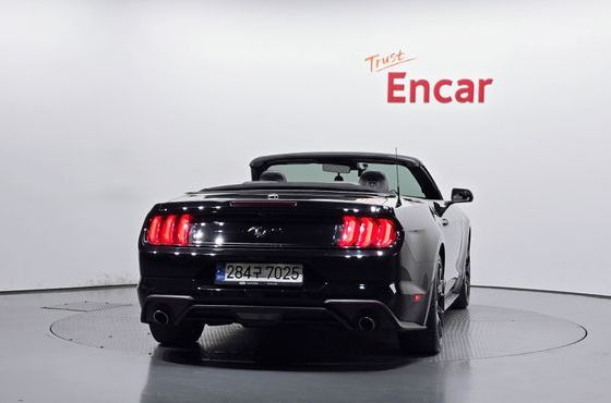 Ford Mustang Convertible — пробег 83 461 км — фото 4 из 5